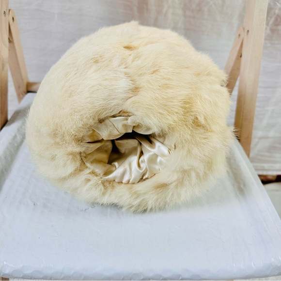Vintage Fur Hand Muff Ivory Satin Lined - Picture 4 of 9